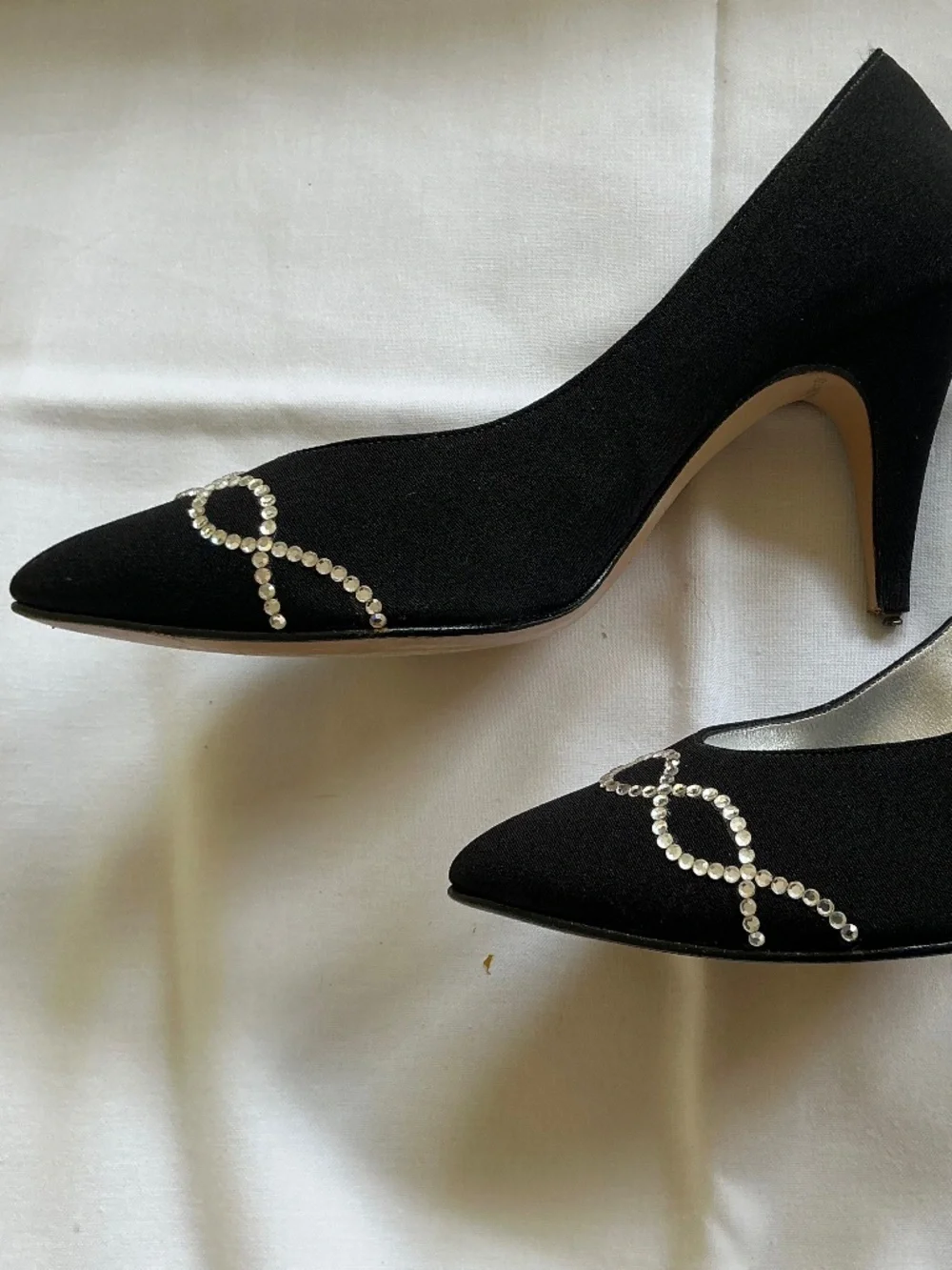 Amani rhinestone black pumps